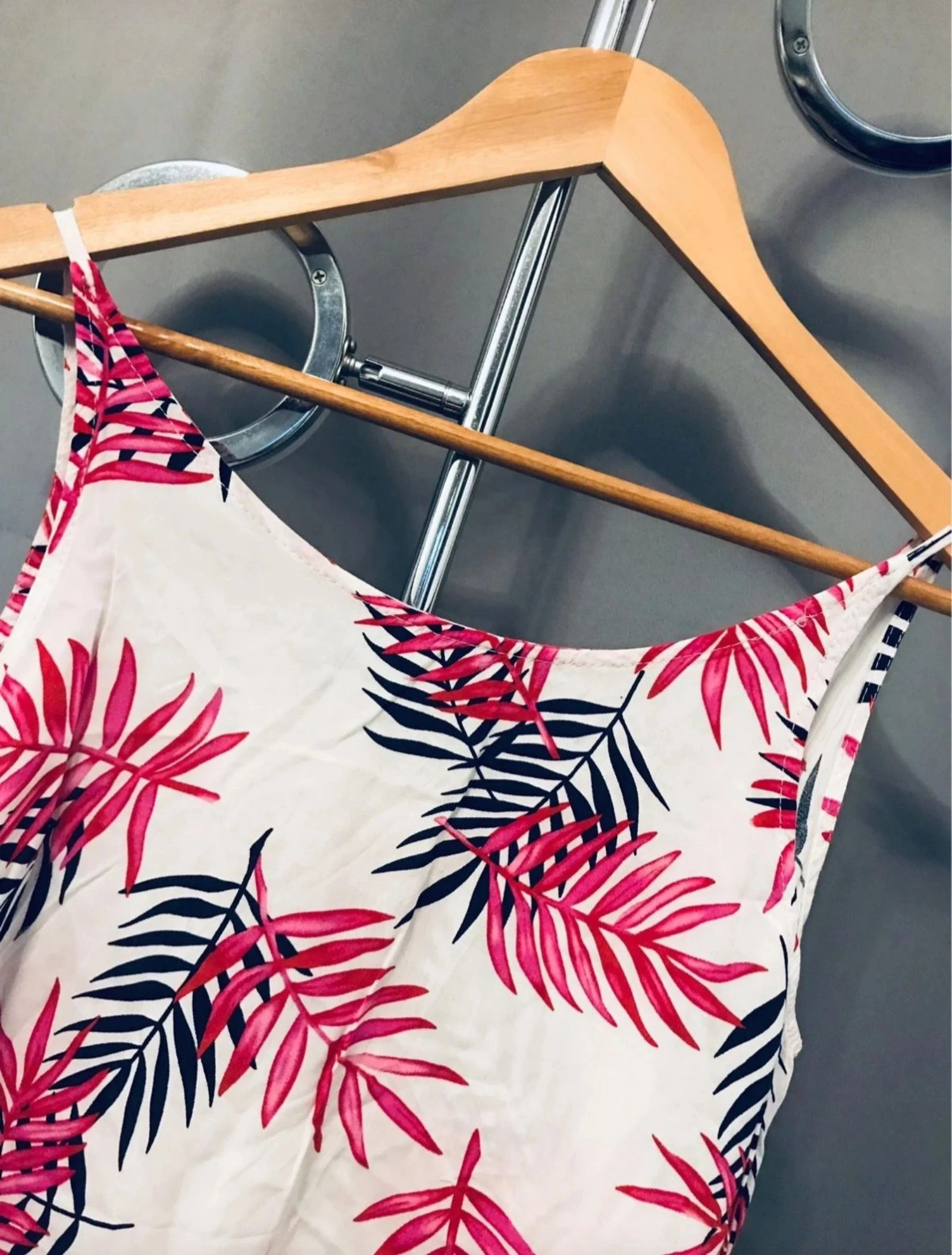 🌸 Débardeur motif feuilles tropicales – Taille S- Parfait état🌸